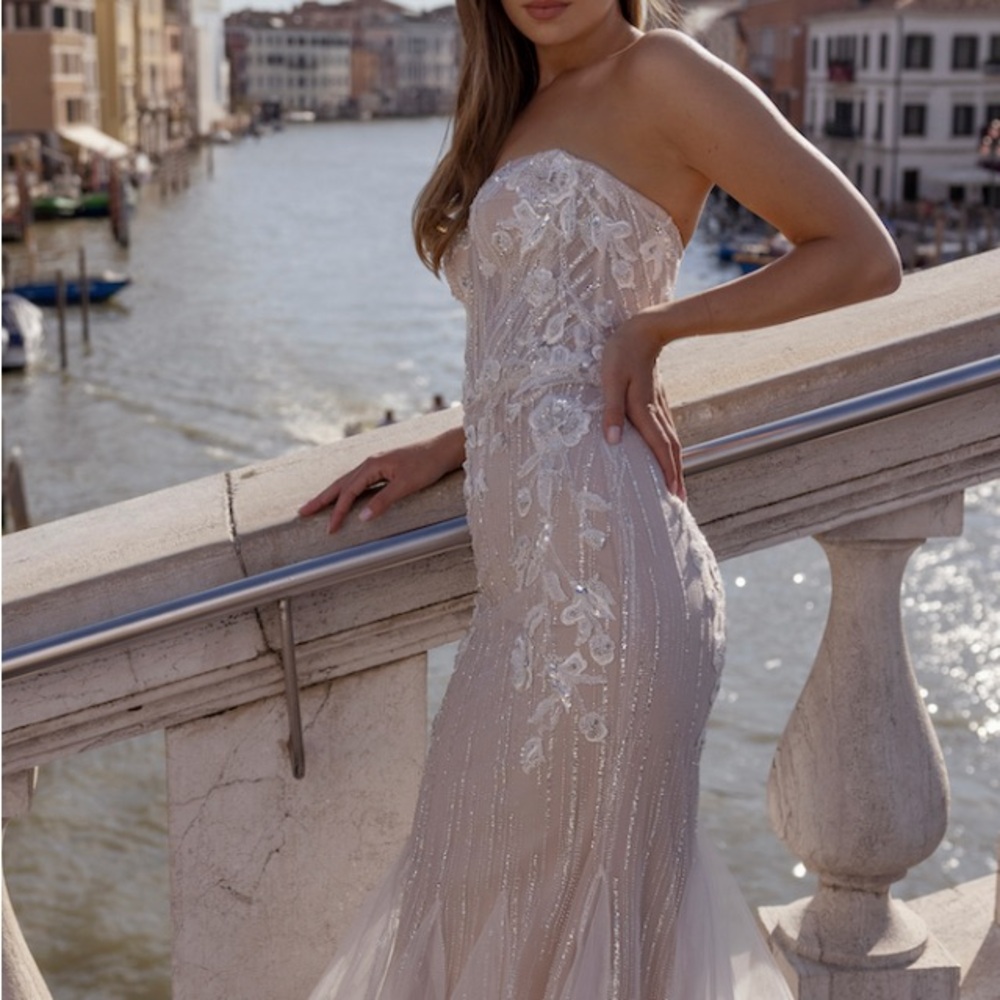Wedding Dress New Unworn